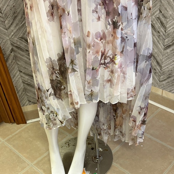 Ted Baker Pettraa Vanilla Pleat Dip Hem Dress In White floral, size 3 - Picture 6 of 12